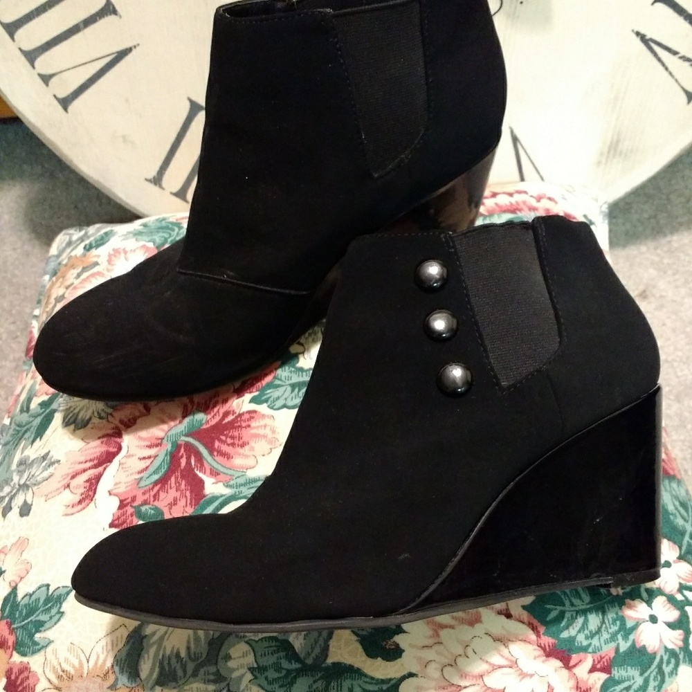 Kickin' Suede Wedge Booties!
